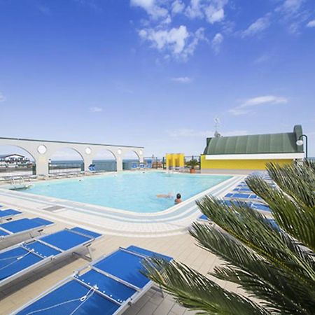 Residence Cristoforo Colombo - Carraro Immobiliare - Family Apartments Caorle Eksteriør billede