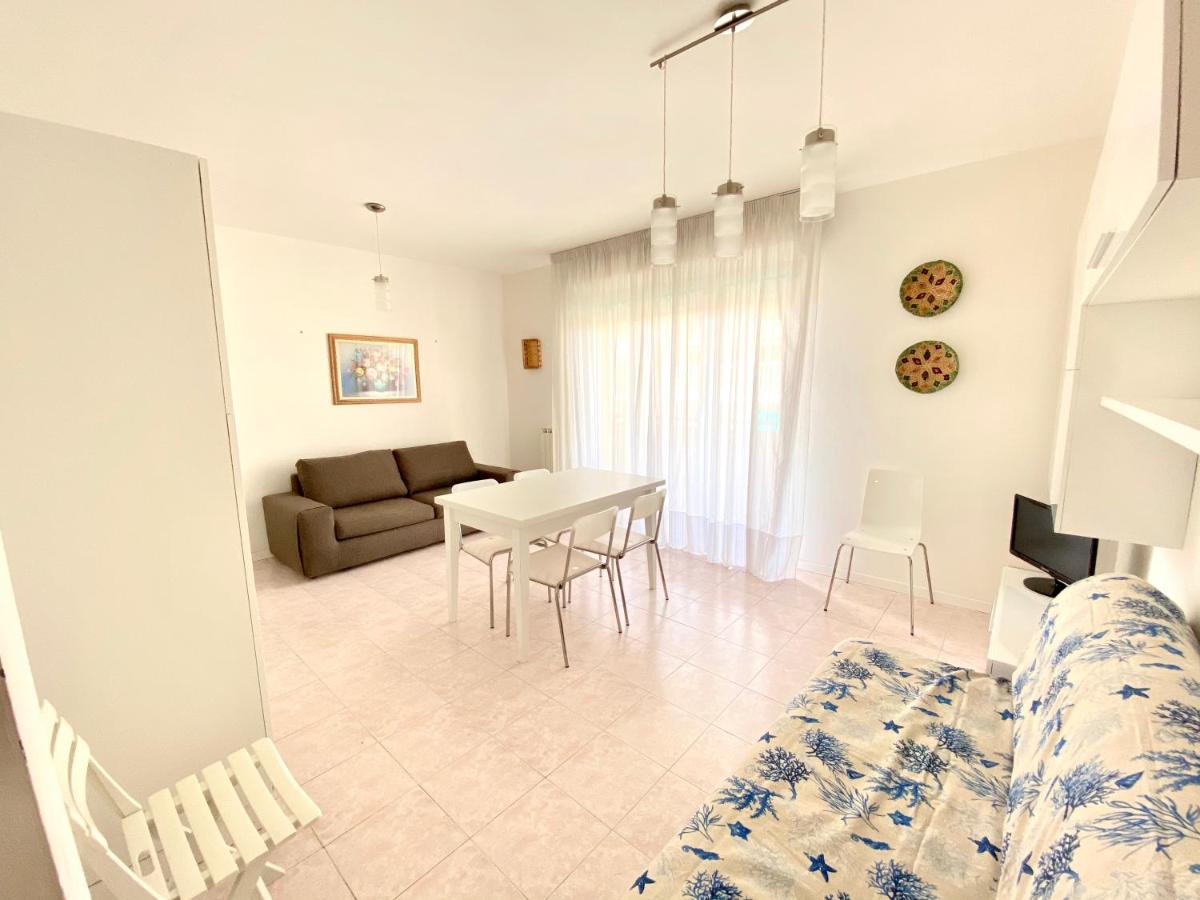 Residence Cristoforo Colombo - Carraro Immobiliare - Family Apartments Caorle Eksteriør billede