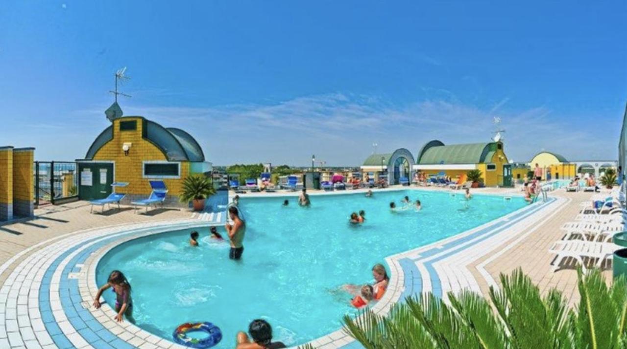Residence Cristoforo Colombo - Carraro Immobiliare - Family Apartments Caorle Eksteriør billede