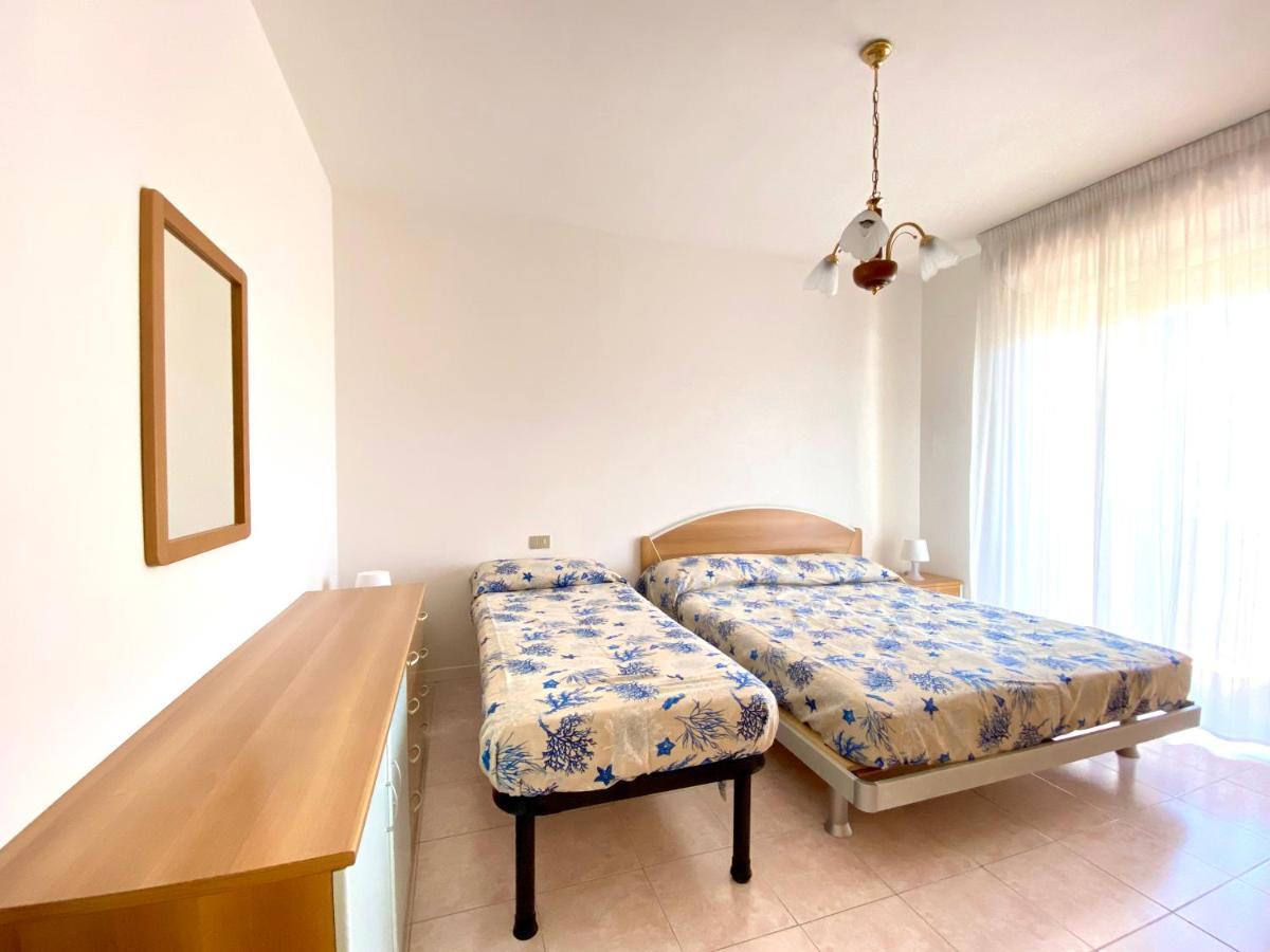 Residence Cristoforo Colombo - Carraro Immobiliare - Family Apartments Caorle Eksteriør billede