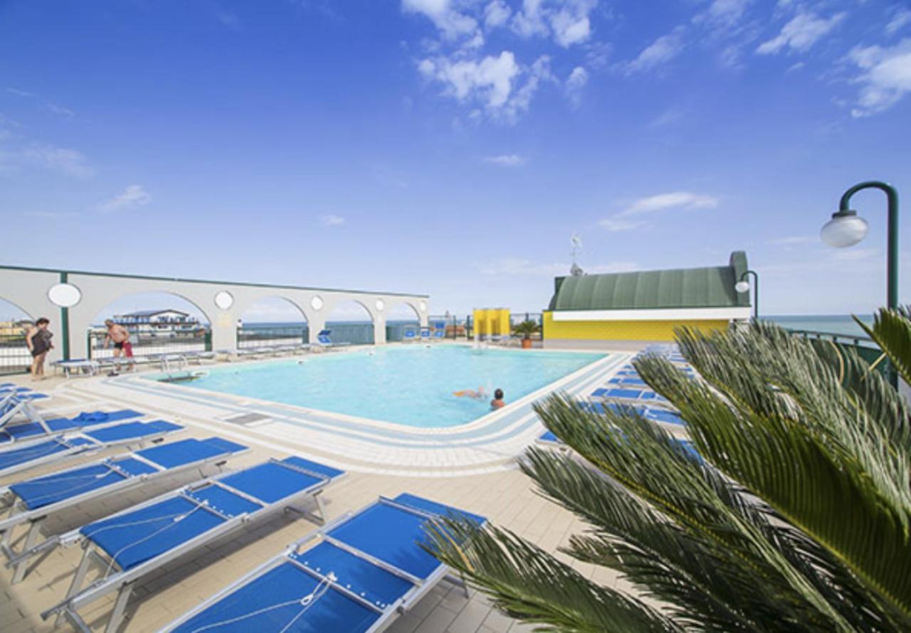 Residence Cristoforo Colombo - Carraro Immobiliare - Family Apartments Caorle Eksteriør billede
