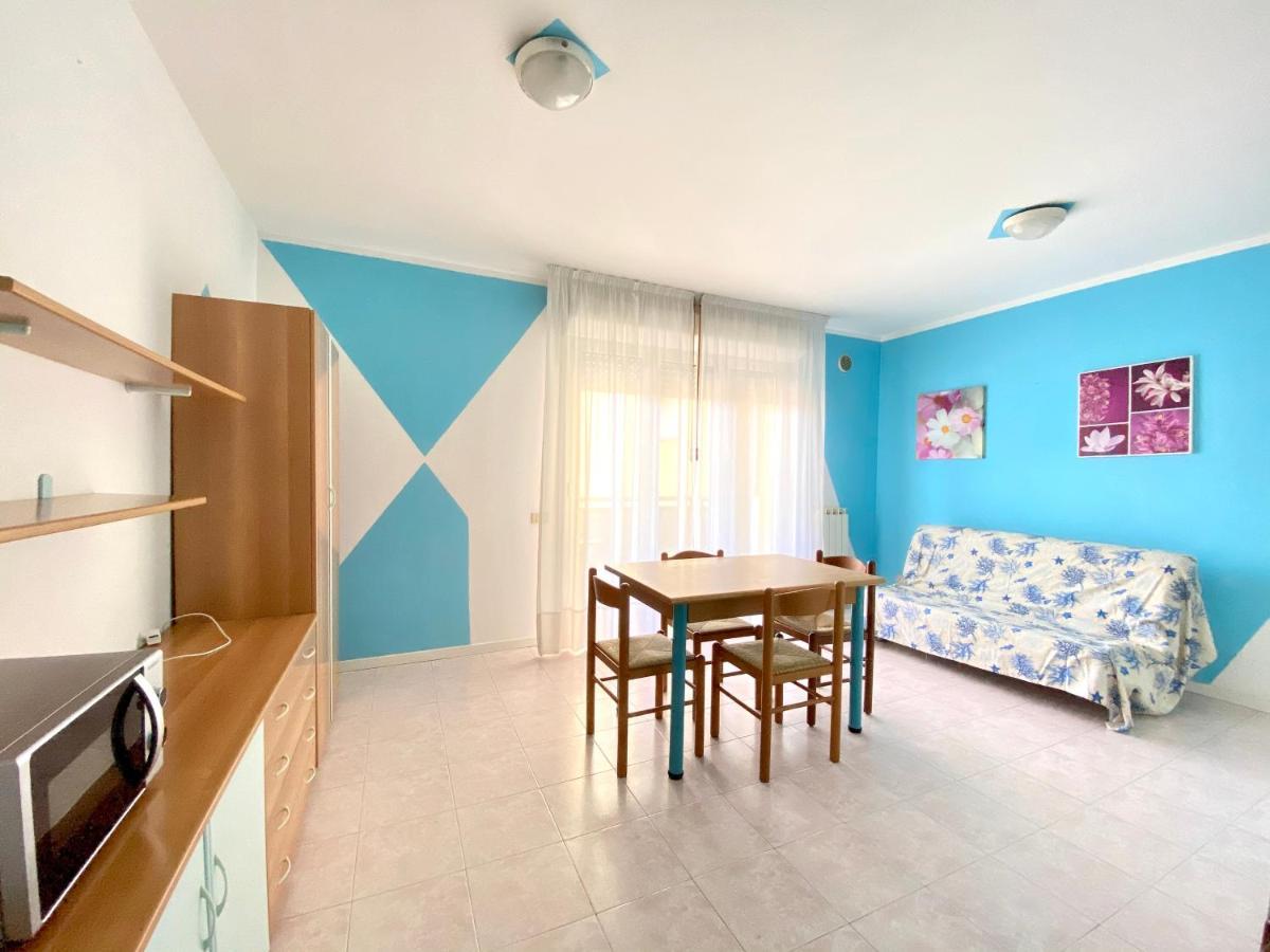 Residence Cristoforo Colombo - Carraro Immobiliare - Family Apartments Caorle Eksteriør billede